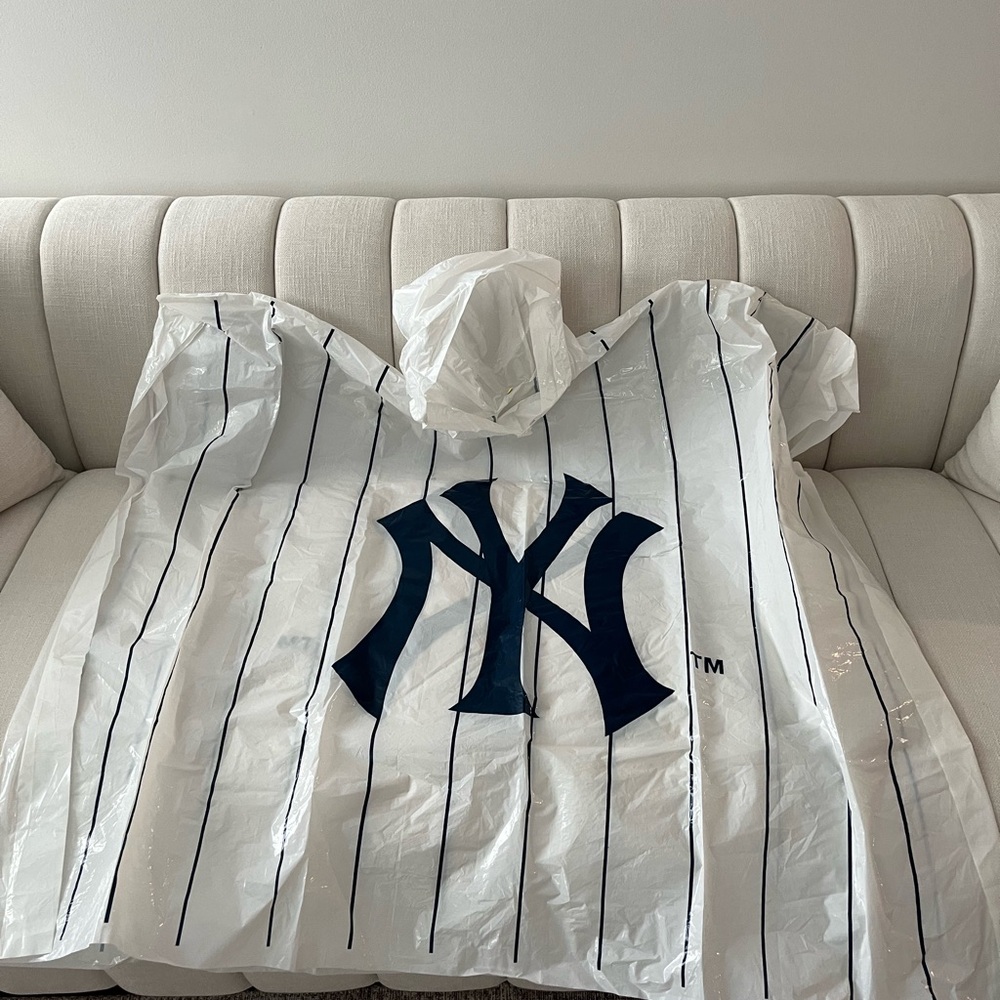 MLB | New York Yankees rain poncho